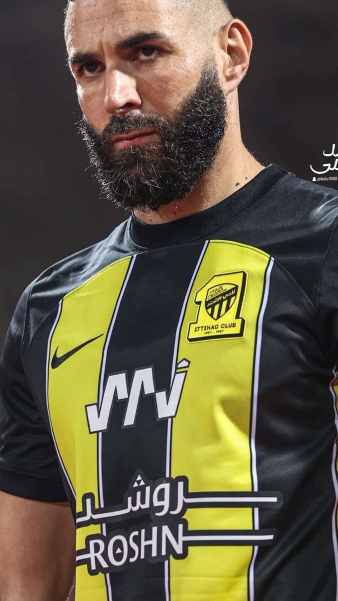Le regard du mâle dominant qui te dit : Obéi !
The look of the dominant male who tells you: Obey!
#alpha #arab #muslim #master #ordonneetjobei #mnwo #kb9