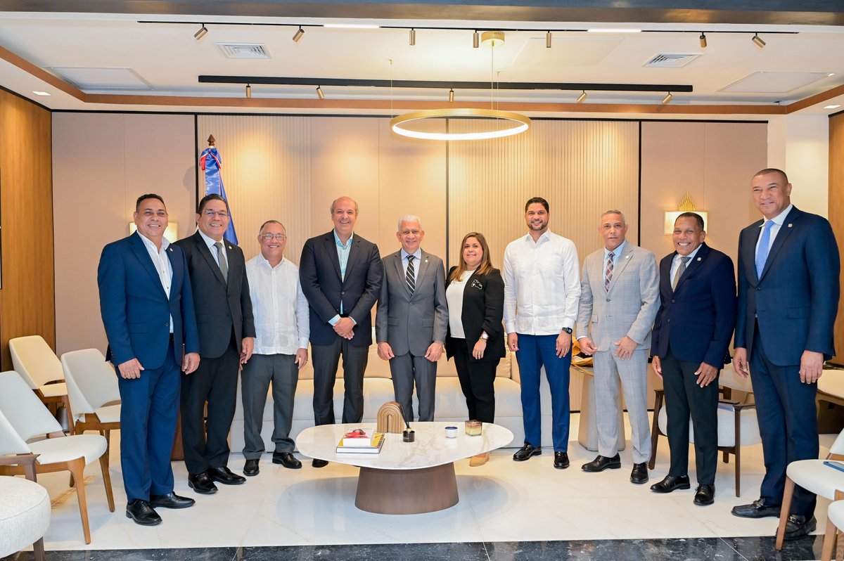 Senado de la República Dominicana (@senadord) on Twitter photo El presidente del Senado, <a href="/ricardodlsanto3/">Ricardo De Los Santos</a>, recibió la visita del embajador dominicano en Canadá, José Blanco (<a href="/RDenCanada/">Dominican Embassy in Canada</a>), con quién trató temas parlamentarios y planes importantes del órgano legislativo para fortalecer las relaciones de amistad con ese país y otras naciones. El presidente del Senado, <a href="/ricardodlsanto3/">Ricardo De Los Santos</a>, recibió la visita del embajador dominicano en Canadá, José Blanco (<a href="/RDenCanada/">Dominican Embassy in Canada</a>), con quién trató temas parlamentarios y planes importantes del órgano legislativo para fortalecer las relaciones de amistad con ese país y otras naciones.