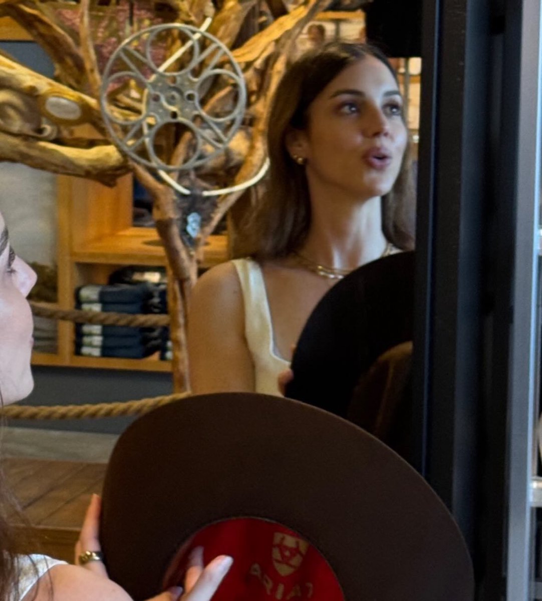 IM SO OBSESSED WITH HER.