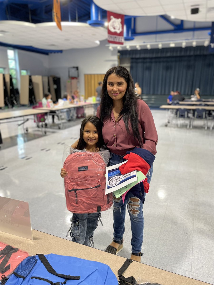 It’s time to welcome back our <a href="/RooseveltDLA/">Roosevelt Dual Language Academy</a> #FalconFamilies! I’m so excited to see new faces, welcome our new families, and catch up with former students! Meet the Teacher Night is going strong! 💪🏼🙌🏼🤩

<a href="/EISDFE/">George Garnica</a> <a href="/EdelyOlvera/">Edely Olvera</a>