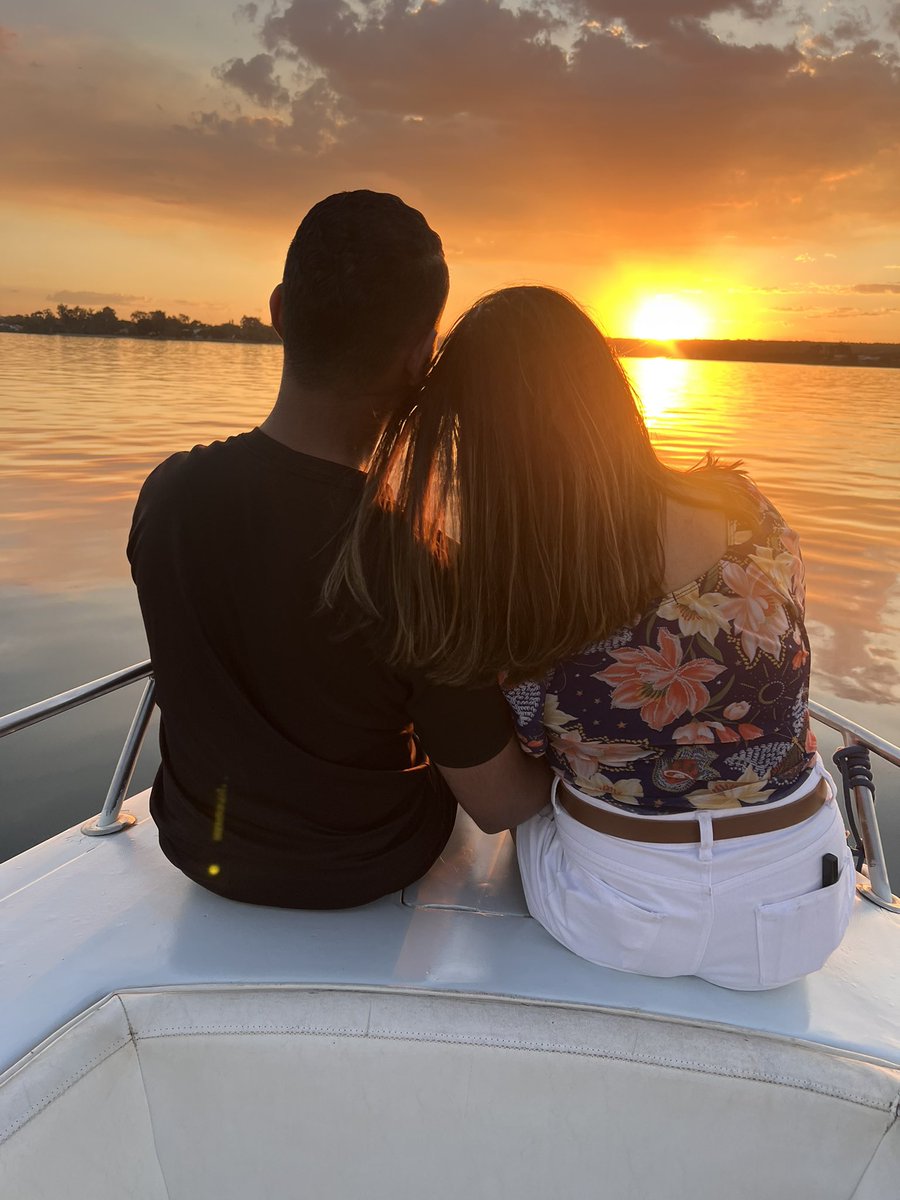 Encontrar a pessoa certa e muito difícil, mas quando se encontra é incrível 🥰

Te amo meu bem 💍❤️