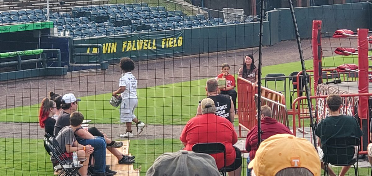 Raffle time.... Winner gets a pic with the cast and the belt