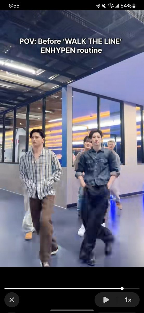 Anneeee!!!
Ustume ustume geliyolar... Cok korkuyorum... 7 kisi birden...
Oyle yuruyolar.... Oyle...