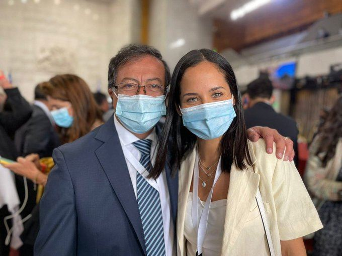 Pero si es la Tesorito con Petro.  Todo rojo es enemigo del Perú.
