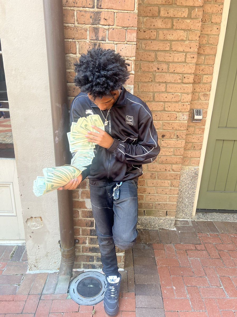 lonelyowl300's tweet image. i had the ball in my hands for 17 years u niggas cant even full court press me if yall wanted to #youngestbipper🩸💞