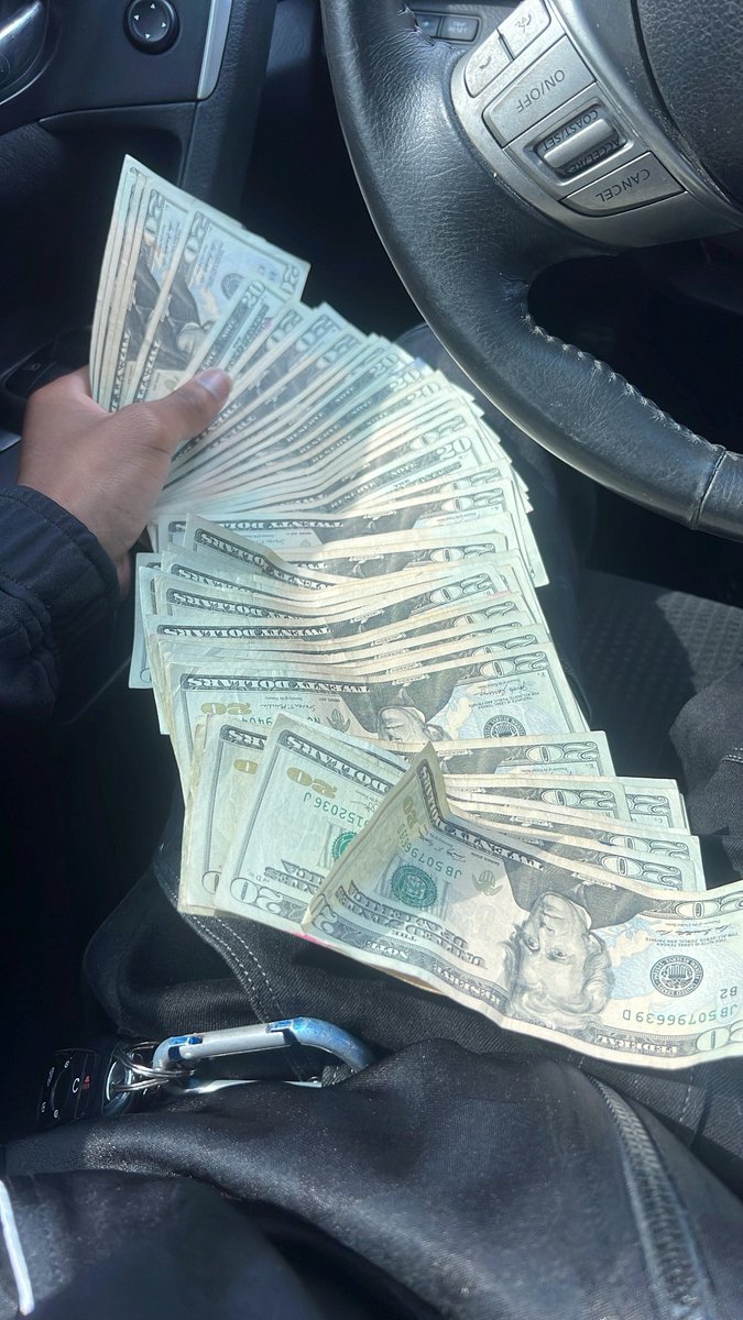 lonelyowl300's tweet image. i had the ball in my hands for 17 years u niggas cant even full court press me if yall wanted to #youngestbipper🩸💞