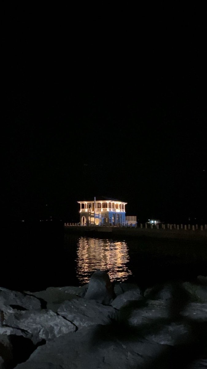 Sevinmek nedense hep yedi yaşında.’ #picemiyeti #yüzdeyüzmüzik