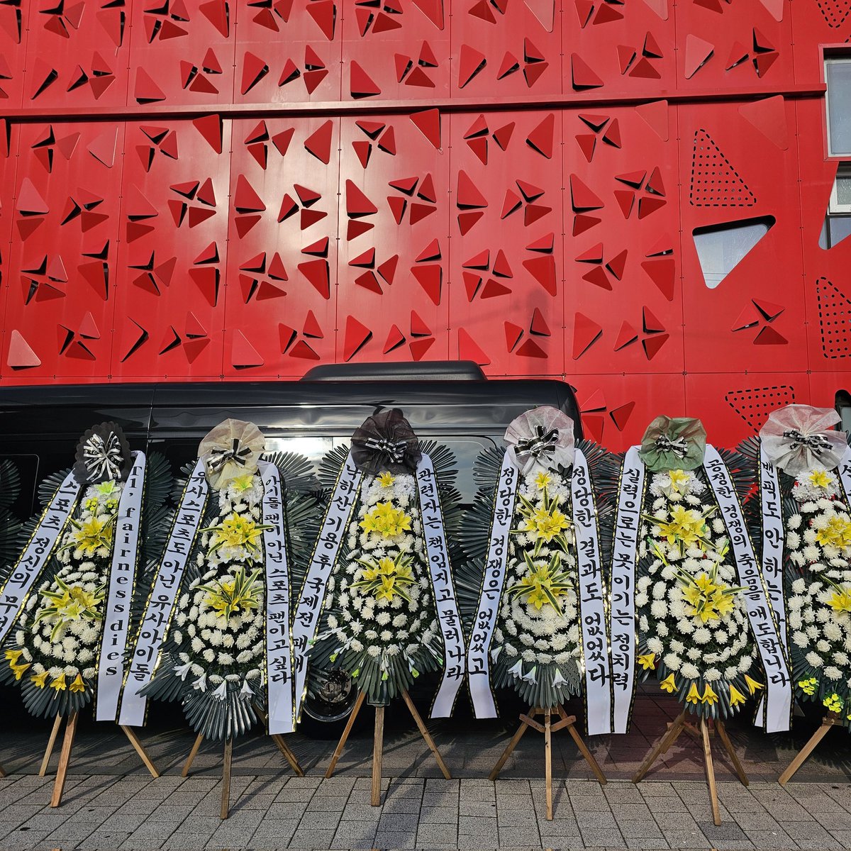 outplz2025's tweet image. 8월 8일 (금) 08:00
강남 티원 사옥 앞에서
피어리스 룰에 맞는 실력 있는 선수 기용과
프런트 운영 개선을 요구하는 시위를 시작합니다.