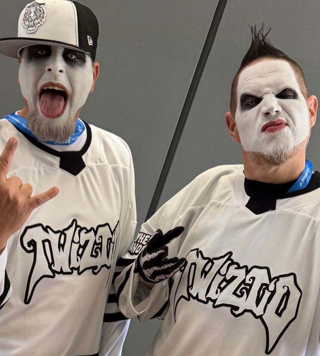 majikninjaent's tweet image. Twiztid ‘s 2️⃣5️⃣ years of ‘Freek Show’ tour kicks off tomorrow! 
@tweetmesohard , @BlazeYaDead1 and @Abkwarrior are joined by @sorryxmusic and Bake Lo‼️
Everything you need to know at ➡️ Freekshow.vip