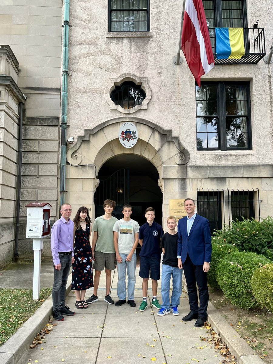Today we were happy to welcome the 🇱🇻 chess team from <a href="/RV1G/">Rīgas Valsts 1. ģimnāzija</a> to the Embassy. The team participated in the World Schools Team Championship 2025 in Washington, D.C. 
♟️ We are proud of the young 🇱🇻 chess players and their accomplishments in the championship!