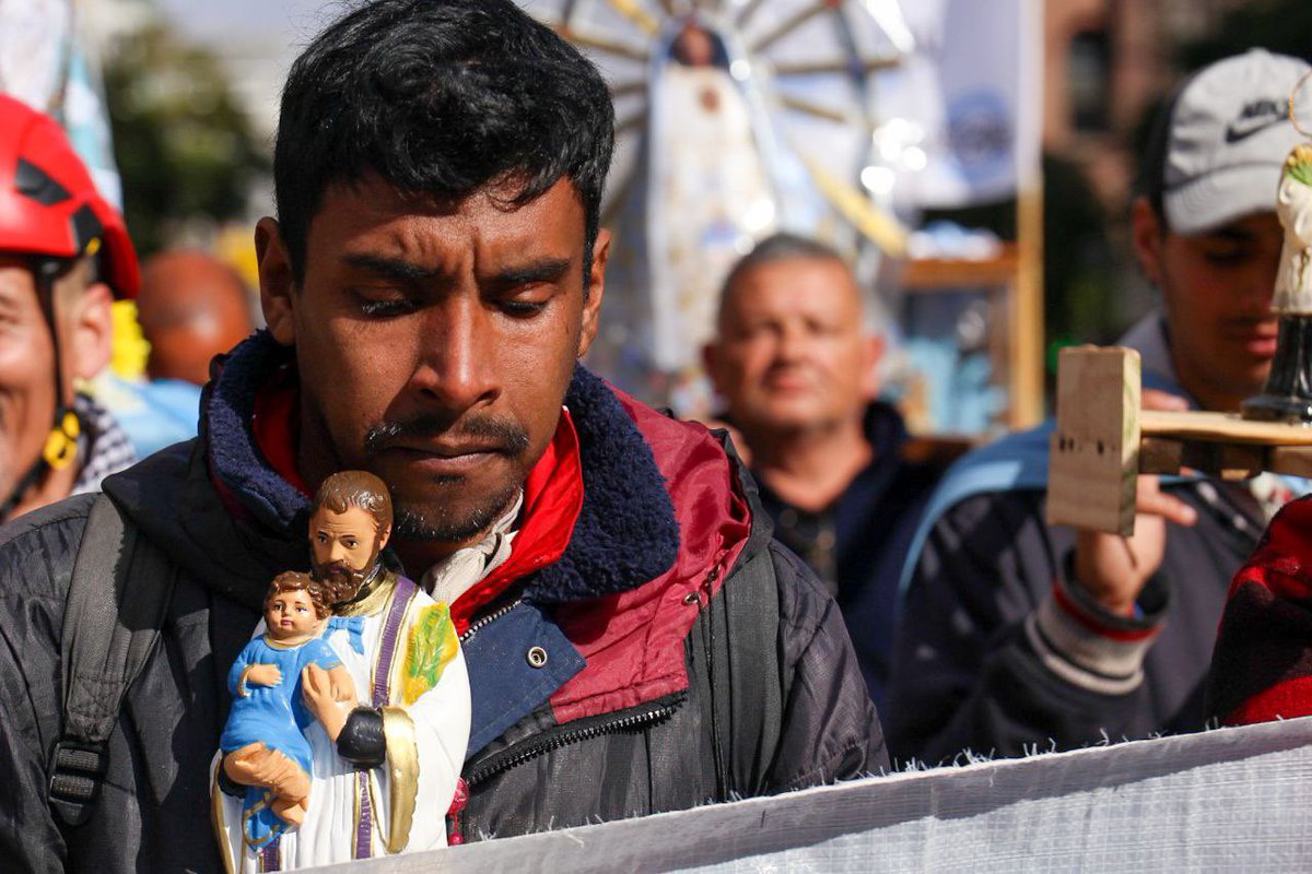PAZ, PAN, TIERRA, TECHO Y TRABAJO

Frente al ajuste y la crueldad, en el Día de San Cayetano, nos unimos una vez más para peregrinar desde Liniers a Plaza de Mayo.