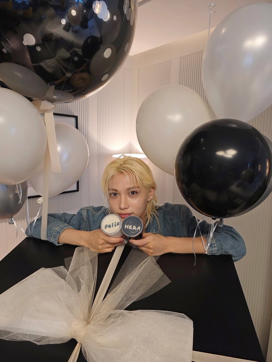 a lovely moment shared with HERA — sweet treats, soft light, and a little sparkle to end the day.