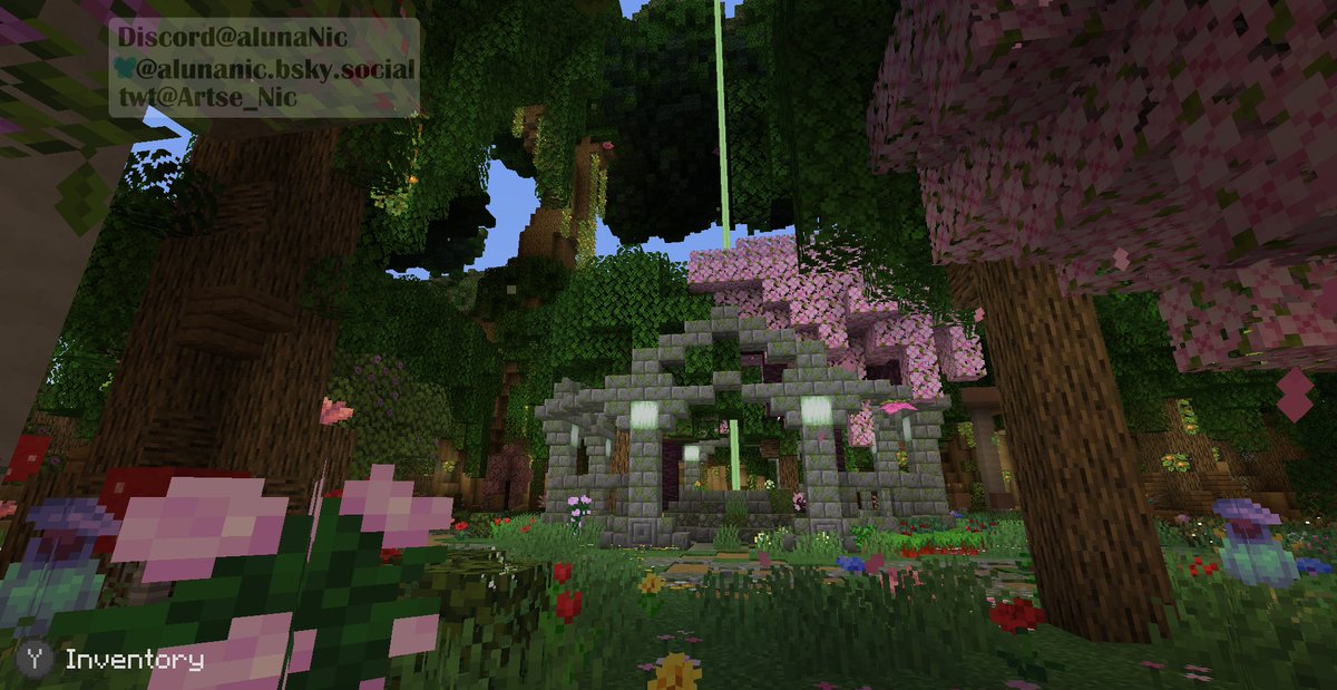 Artse_Nic's tweet image. Hiiii new Big Tree Build stuff
Screens taken with and without shaders.
I like architecture and making little structures 

#Minecraft #Minecraftbuilds #minecraftbuilder