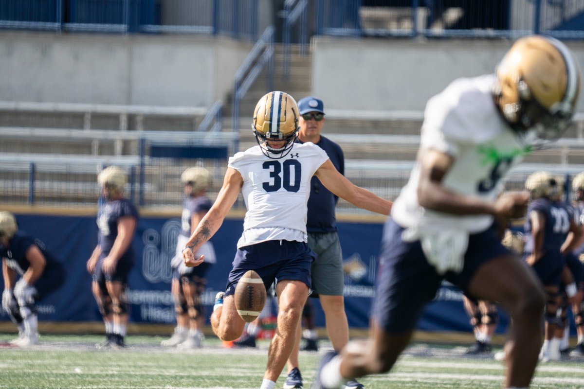 TheRightCats's tweet image. Rookie Specialists ‼️ 

#BobcatBuilt | #GoCatsGo