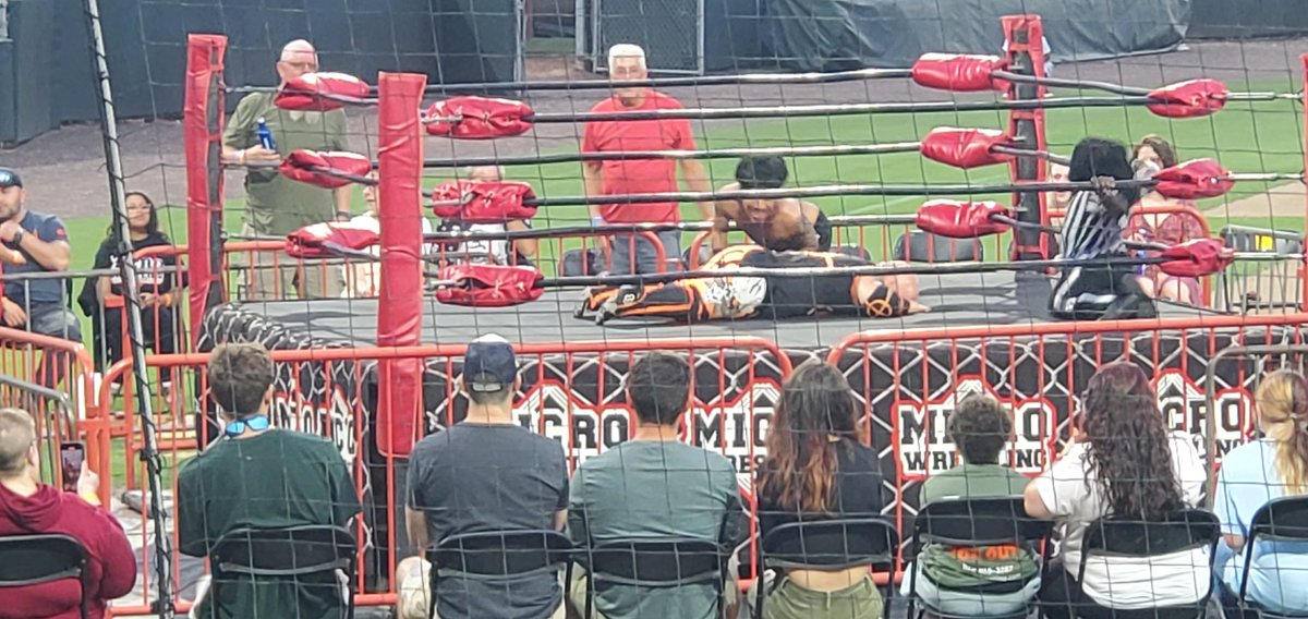 Red shirt dude about to get booted