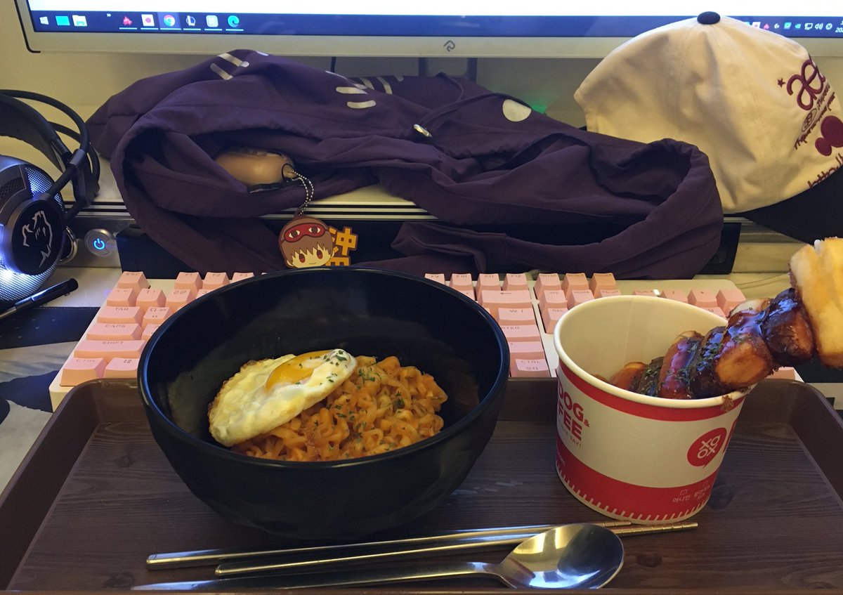 sxixinss's tweet image. 남이 낋여주는 라면이 제일 맛잇음…