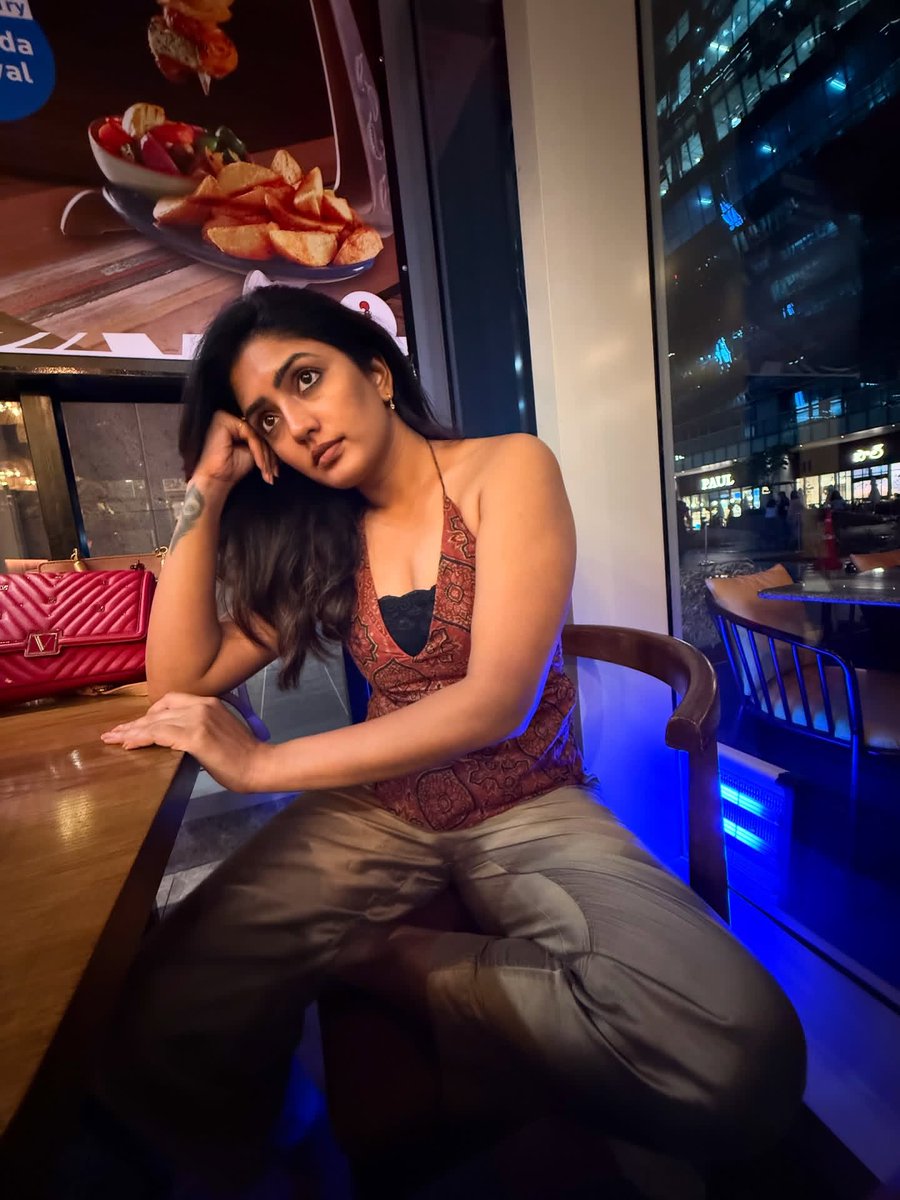 KollywoodCinima's tweet image. #EeshaRebba Stunning Look 😍

📷 #Eesha 😍

#KollywoodCinima #KcGallery #KcPic