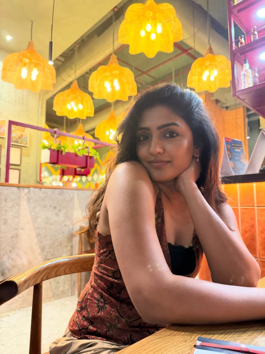 KollywoodCinima's tweet image. #EeshaRebba Stunning Look 😍

📷 #Eesha 😍

#KollywoodCinima #KcGallery #KcPic