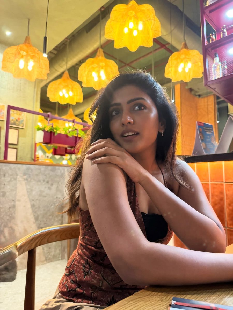 KollywoodCinima's tweet image. #EeshaRebba Stunning Look 😍

📷 #Eesha 😍

#KollywoodCinima #KcGallery #KcPic
