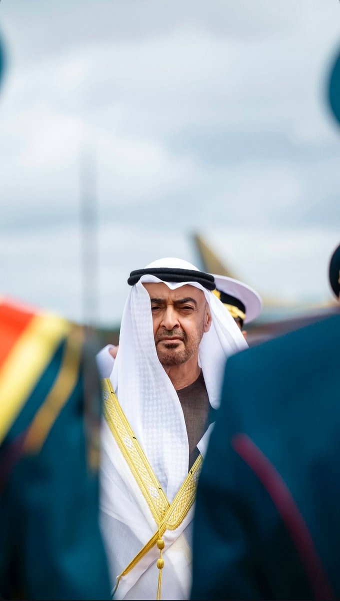 MB4HM's tweet photo. هذا الزعيم الشهم والفارس الطود
هذا الحشيم اللي على نهج زايد

هذا العديم اللي على فعله شهود
كم طاع له ف المعسرة شي كايد

قاد الصعايب كلها سيدي قود
فالغرب ولا الشرق بالخير صايد

بشتة ذرى لقلوب وشعوب وحدود
بالمرجلة قايد وبالطيب قايد

@MohamedBinZayed https://t.co/DGPe62aQJn