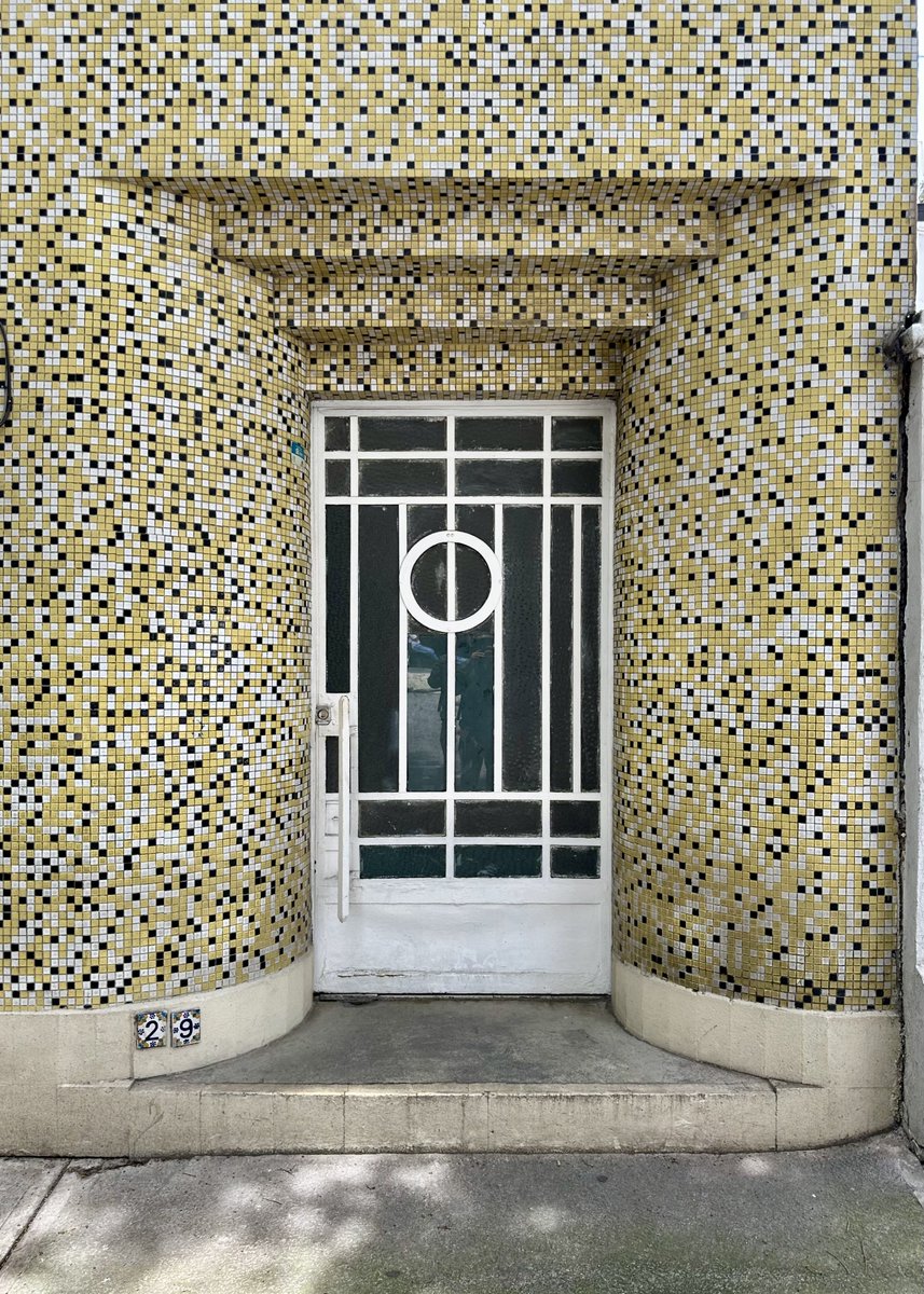 La caminata de hoy incluyó este bello descubrimiento 🥺tal vez es hora del que veneciano regrese a las fachadas