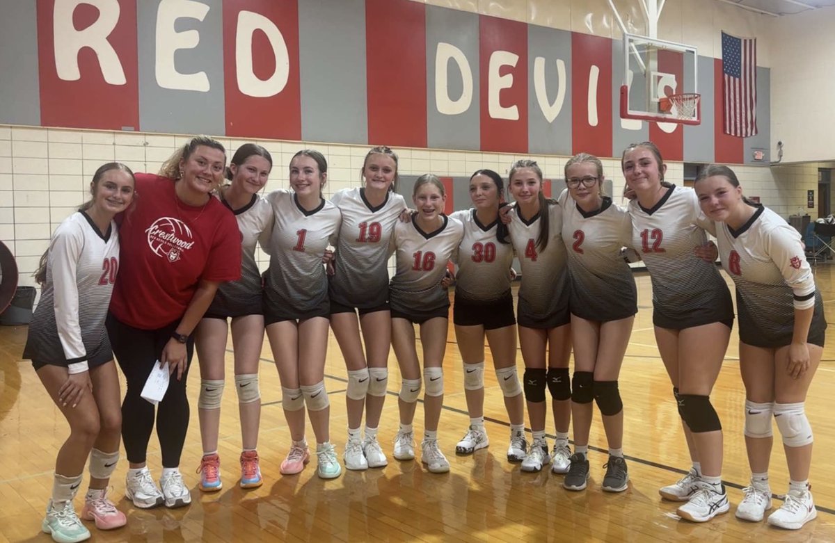 MathWithMsBretz's tweet image. In case you didn’t know, I’m now the new 8th grade volleyball coach going into my 4th season coaching! 

Very excited to be down with the MS program! 🏐 8th had an awesome scrimmage vs Chardon winning 2/3 sets. Should be a very successful season for the Lady Red Devils 👹❤️🙏🏼