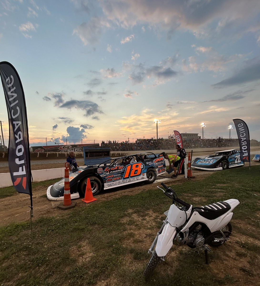 #𝗟𝘂𝗰𝗮𝘀𝗗𝗶𝗿𝘁 🏁 (@lucasdirt) on Twitter photo 𝗛𝗘𝗔𝗧 𝗥𝗔𝗖𝗘 𝗪𝗜𝗡𝗡𝗘𝗥(𝗦) | 𝗚𝗥𝗢𝗨𝗣 𝗕
𝗡𝗶𝗴𝗵𝘁 𝟭 ~ 𝟰𝟯𝗿𝗱 𝗔𝗻𝗻𝘂𝗮𝗹 <a href="/GoSunoco/">Sunoco</a> 𝗡𝗼𝗿𝘁𝗵/𝗦𝗼𝘂𝘁𝗵 𝟭𝟬𝟬 presented by <a href="/Lucas_Oil/">Lucas Oil Products</a> <a href="/FlorenceSpdwy/">Florence Speedway</a>! 𝗛𝗘𝗔𝗧 𝗥𝗔𝗖𝗘 𝗪𝗜𝗡𝗡𝗘𝗥(𝗦) | 𝗚𝗥𝗢𝗨𝗣 𝗕
𝗡𝗶𝗴𝗵𝘁 𝟭 ~ 𝟰𝟯𝗿𝗱 𝗔𝗻𝗻𝘂𝗮𝗹 <a href="/GoSunoco/">Sunoco</a> 𝗡𝗼𝗿𝘁𝗵/𝗦𝗼𝘂𝘁𝗵 𝟭𝟬𝟬 presented by <a href="/Lucas_Oil/">Lucas Oil Products</a> <a href="/FlorenceSpdwy/">Florence Speedway</a>!