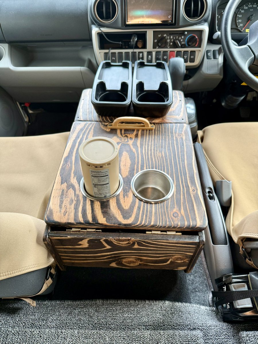 カムロードの純正コンソールボックスは使い勝手悪いので車外品探した