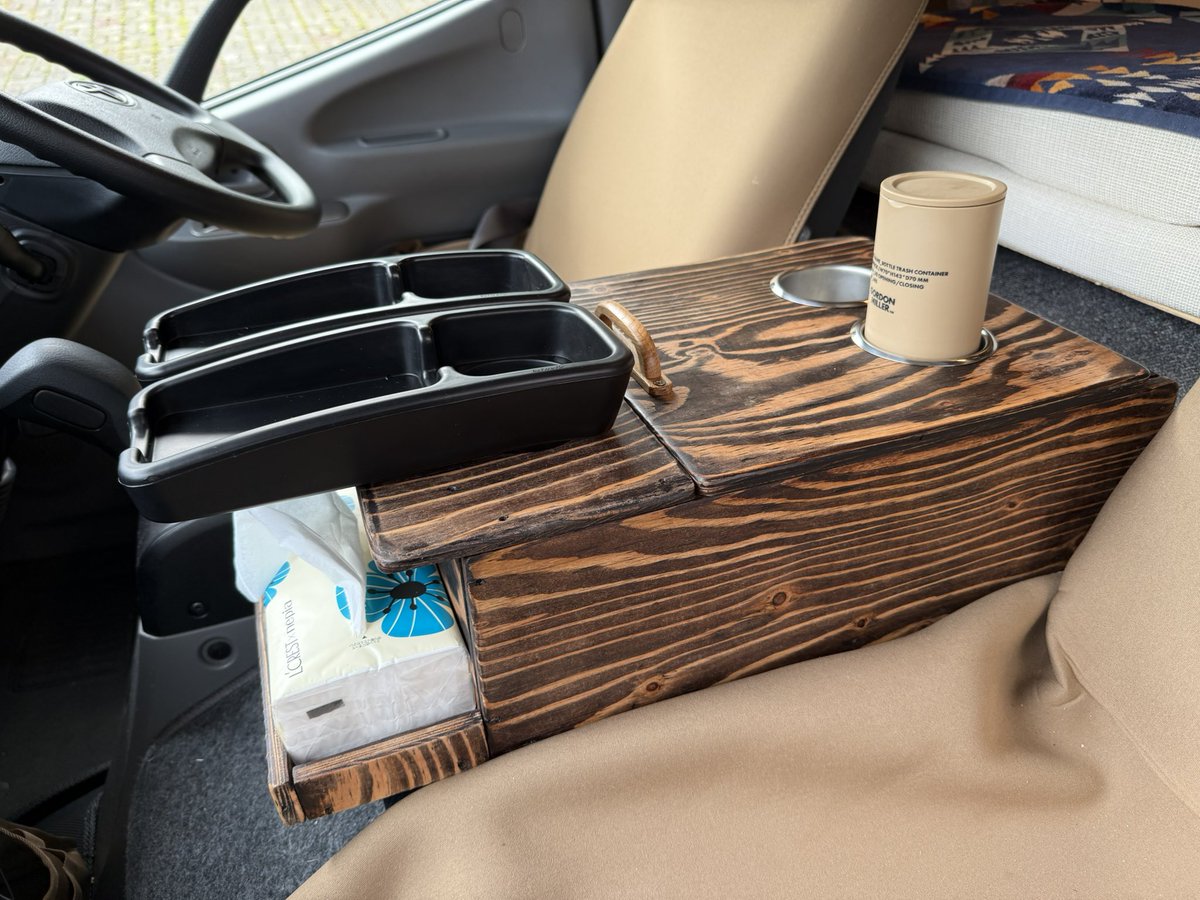 カムロードの純正コンソールボックスは使い勝手悪いので車外品探した