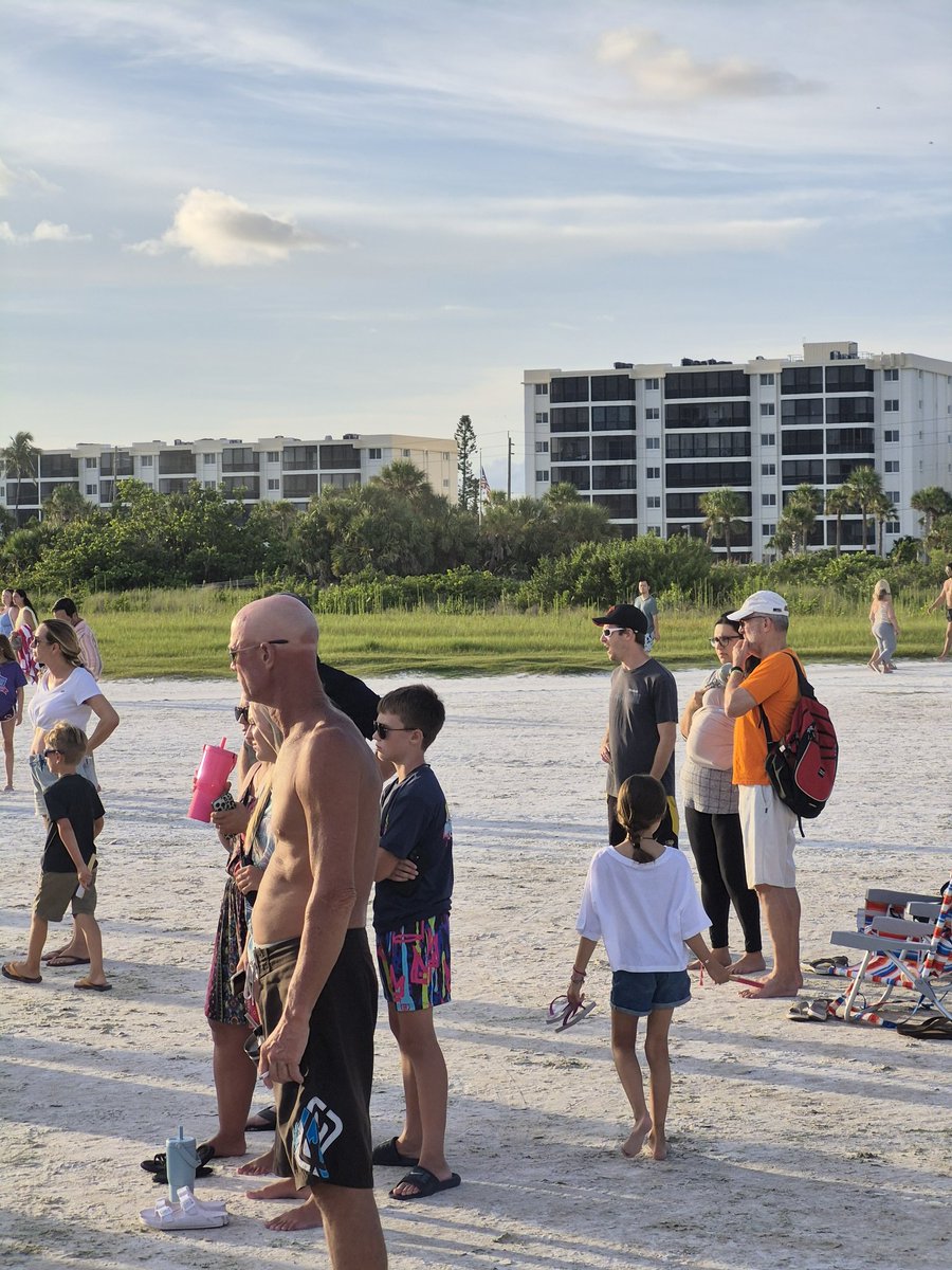 joshnoe1's tweet photo. @notthefakeSVP is this you? Hippie drum circle in siesta key https://t.co/bTT4VbTytj