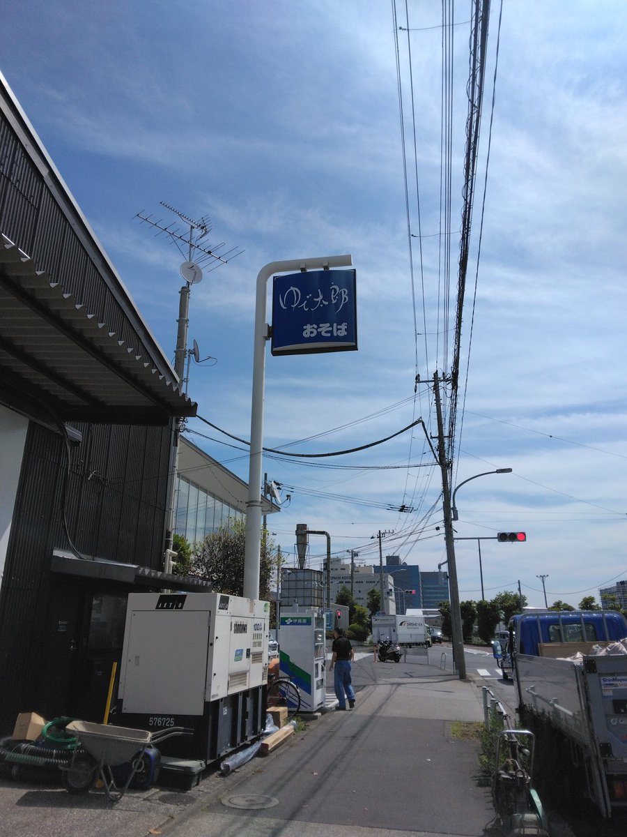 おはようございます。本日の江東区新木場はパキッとした気持ちの良い青空です。C10-50.M0-20.Y0.K0.  CとMのグラデーションが綺麗なソライロ。本日は特色印刷からのスタートです。
#企業公式が毎朝地元の天気を言い合う 
#印刷 
#CMYK 
#いまそら 
#ソライロ 
#江東区 
#新木場