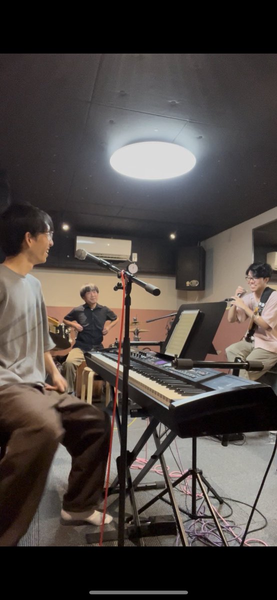 totta302's tweet photo. 昨日8/16ハコキューブカーニバルに向けたenacross(イナクロス)のリハでした！3人の個性が混ざり合った良いセットができ興奮の音合わせでした
enacrossステージは18:50〜より
森田竜也(https://t.co/3BTPVhlLR9) @continuejazz 
田中亮輔(https://t.co/56oGd5cshS) @guitarmen_RT 
トミタコウスケ(per) https://t.co/smdY5Z4x2Q