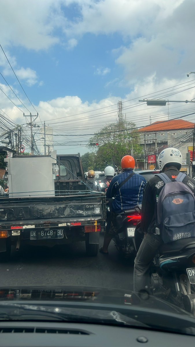 zagarinno's tweet photo. enek gue tiap pagi macet!!!! https://t.co/s3Z0rdzcqt