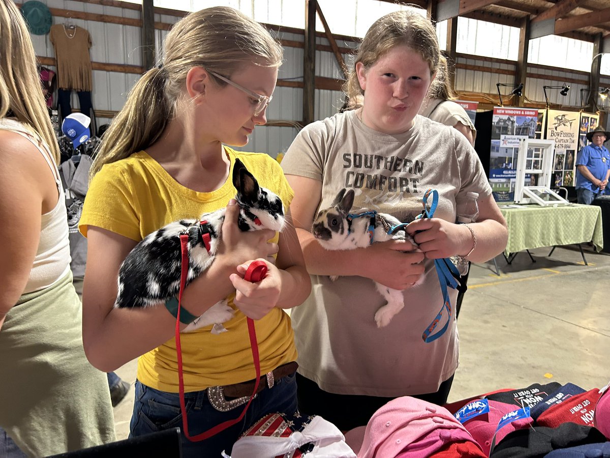 Today,

I passed out over 300 Vote No to Retention flyers…

Registered 3 new 🟥 voters

7 🟥 new mail in ballots

And 3 🟦🔜🟥 change of parties. 

One woman had been a 🟦 for 60 years. 

We are going to flip PA 🟥 

Thank you to the Butler GOP for having me!!!