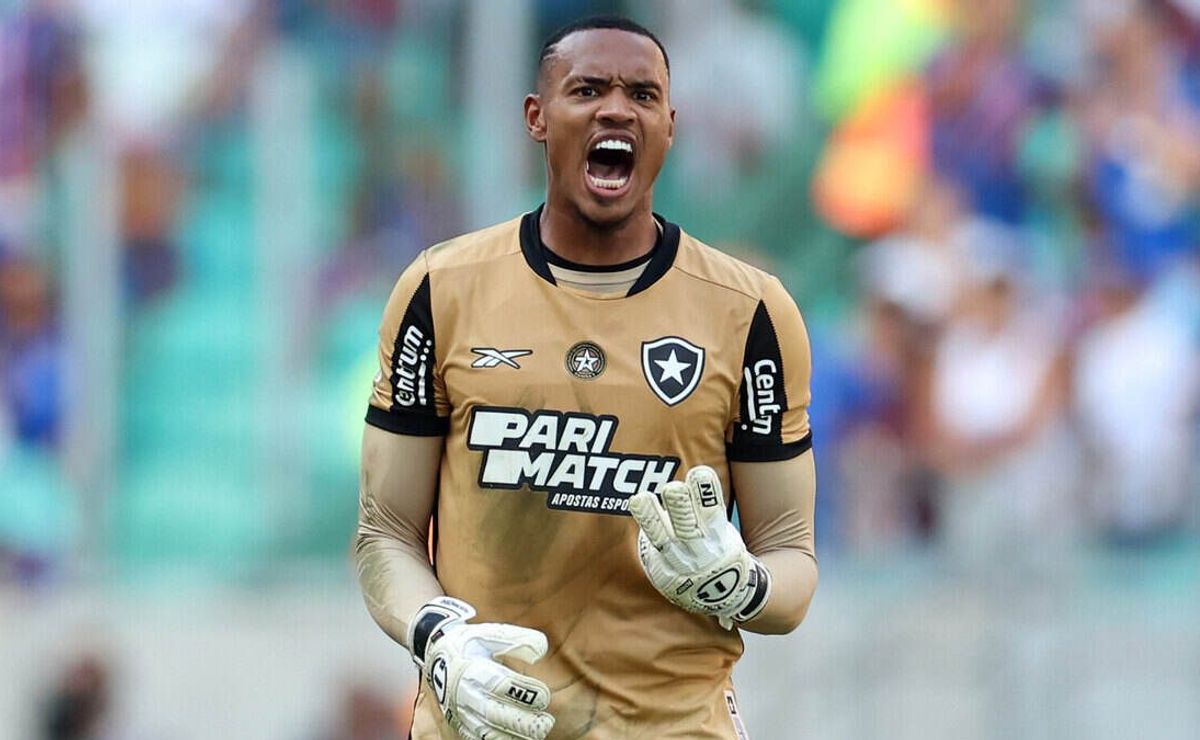 [OPINIÃO] Alguns alvinegros estão sendo um pouco duros com John. Ele foi decisivo em muitos jogos. Foi campeão duas vezes. Sempre vestiu a camisa.🔥 
Explorou uma boa oportunidade, com valores bons para goleiro e clube; não deu certo. Acontece, ele é profissional. Segue o jogo.⚽️