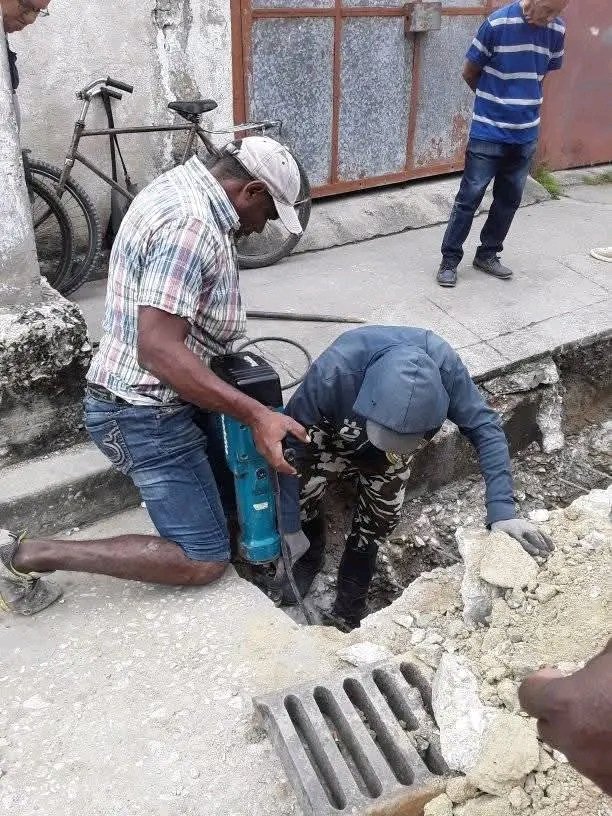 delegacionssp1's tweet photo. Aniversario 63 de la creación del Instituto Nacional de Recursos Hidráulicos. Los trabajadores hidráulicos continuarán desempeñando su labor con la responsabilidad que los caracteriza. #Eaass #AySCuba #INRHCuba #10Agosto #SanctiSpíritusEnMarcha Felicidades Hidráulicos. https://t.co/vPrD5AdRND