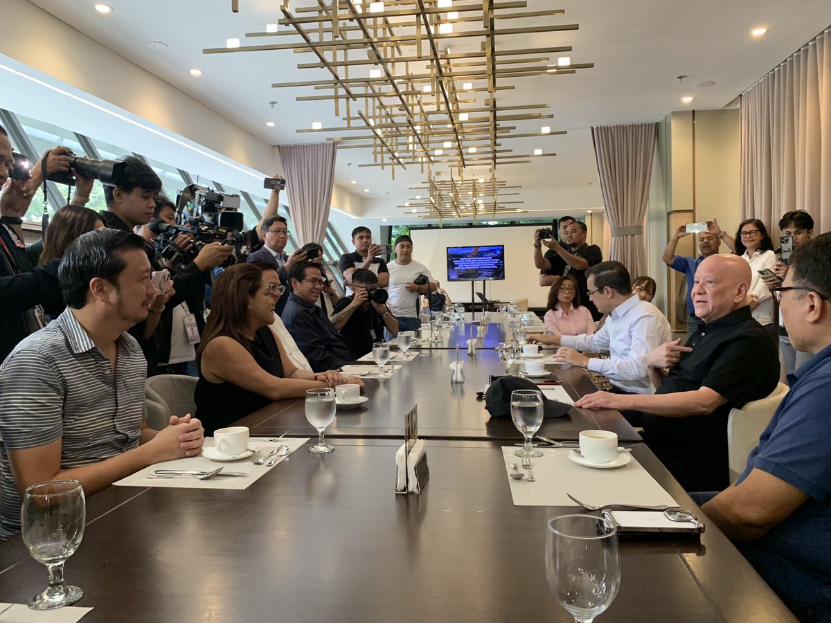 newswatchplusph's tweet photo. LOOK: San Miguel Corporation CEO Ramon Ang meets a number of Metro Manila mayors on Friday, Aug. 8 to discuss solutions on flooding in the region. https://t.co/9RxLP6HaBZ