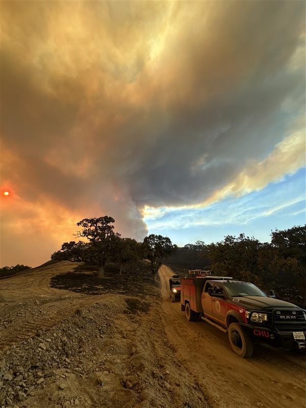#GiffordFire  Evening Quick Facts
August 7, 2025
Size: 99, 232acres
Containment: 15%
Personnel assigned: 3,431

🔗inciweb.wildfire.gov/incident-infor…

📷Photo Credit: Chumash Fire Department, Engine 802