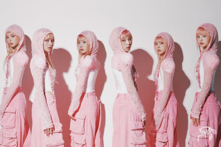 nmixxpics_'s tweet image. NMIXX and Pabllo Vittar’s upcoming collaboration single, “MEXE,” will have a music video and choreography! Pabllo returned to Korea in July to film the MV.

The song features powerful choreography designed by Pabllo’s own choreographers, Jéssi Muller and Pedro Reis. The outfits…