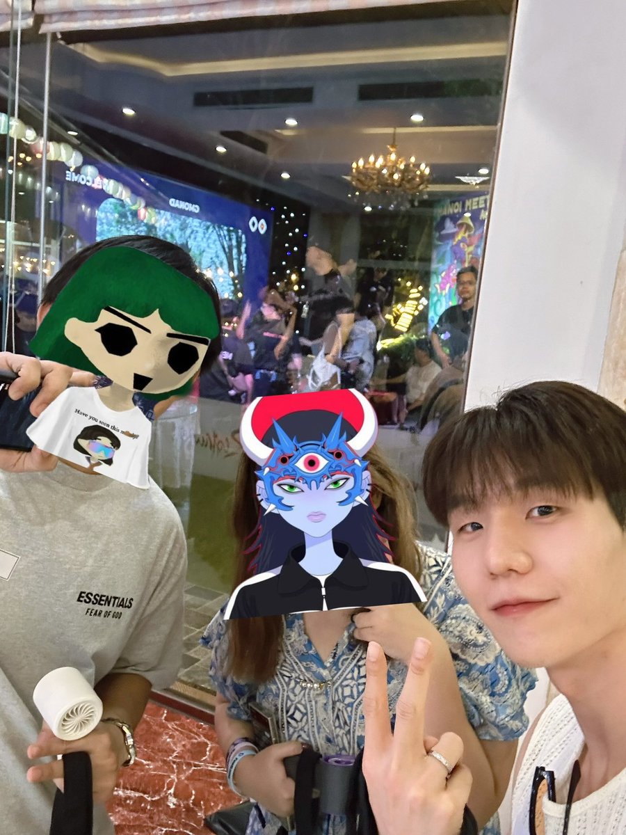 <a href="/prim_crypto/">prim</a> and <a href="/kimchiii0319/">Kimchi 김치ㅣㅣㅣ🌸</a> are friends I’ve chatted with before on Discord and Twitter — both they love Korean culture and have always been super friendly.
We met in person for the first time at this meetup… and somehow, we’re already close friends! 🫶