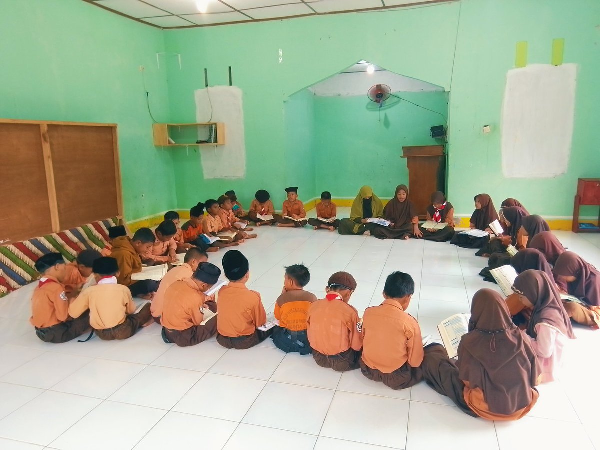 Rutinitas adik2 santri SD <a href="/PeduliYatimBrsm/">Peduli Yatim Bersama</a> setiap jum'at..
Membaca al Qur'an Surah Al Kahfi..😊 <a href="/HadaitFiman/">Ust Fiman Hadait Munthe🛜</a>