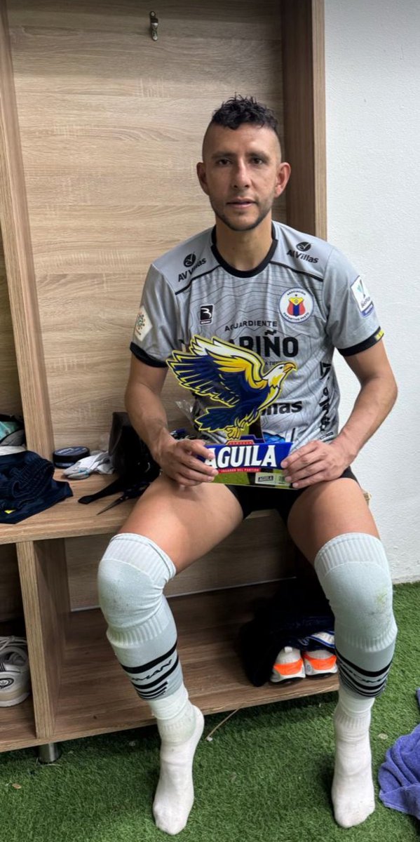 Sebastián Hurtado (@sebashurtado93) on Twitter photo San Diego está de vuelta <a href="/DeporPasto/">Asociación Deportivo Pasto</a> 🧤
El primer gol lo dejó señalado. Pero Diego Martínez no se esconde.
Se plantó, sacó el pecho y se vistió de figura. ✅ 💫
🔥 6 atajadas
📍 3 de ellas desde zona caliente
Respondió a las críticas con guantes, reflejos y carácter. 👊🏼 San Diego está de vuelta <a href="/DeporPasto/">Asociación Deportivo Pasto</a> 🧤
El primer gol lo dejó señalado. Pero Diego Martínez no se esconde.
Se plantó, sacó el pecho y se vistió de figura. ✅ 💫
🔥 6 atajadas
📍 3 de ellas desde zona caliente
Respondió a las críticas con guantes, reflejos y carácter. 👊🏼