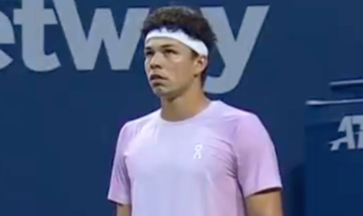 Victoria Mboko's stunning win over Naomi Osaka at the Canadian Open impacted the men's final, leaving Ben Shelton confused as the crowd erupted in Toronto 😂

the-express.com/sport/tennis/1…