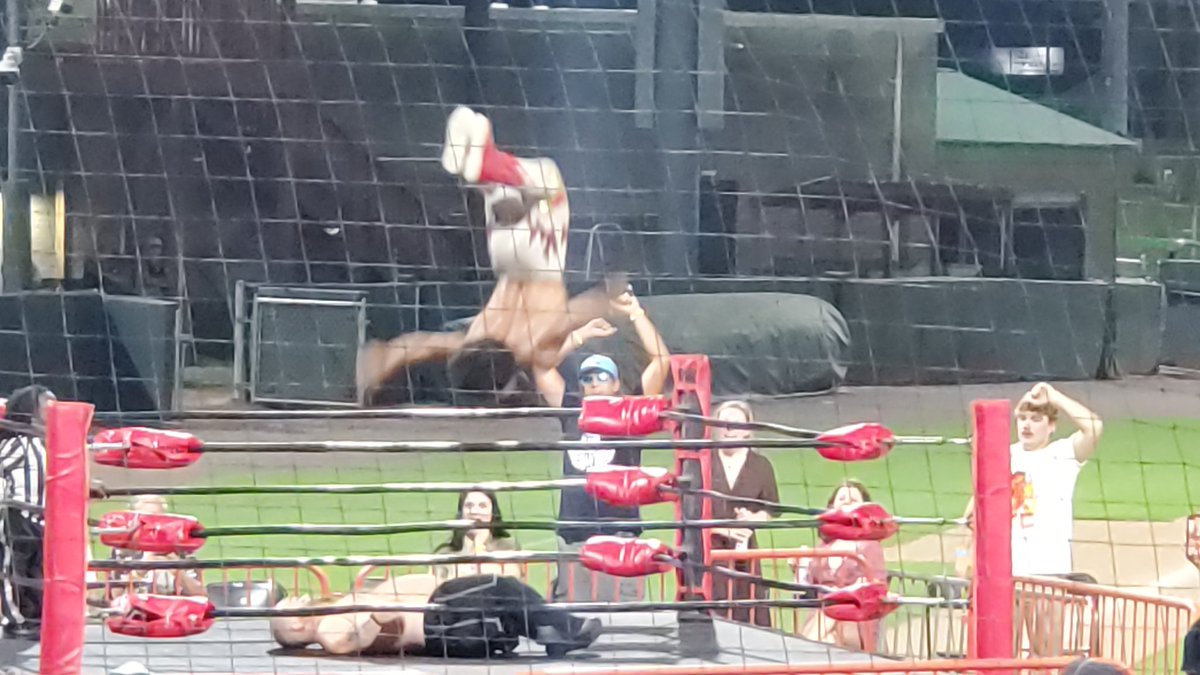 If you ever get a chance to go see <a href="/MicroWrestling/">Midget Wrestling</a> fuggin go... Worth every penny