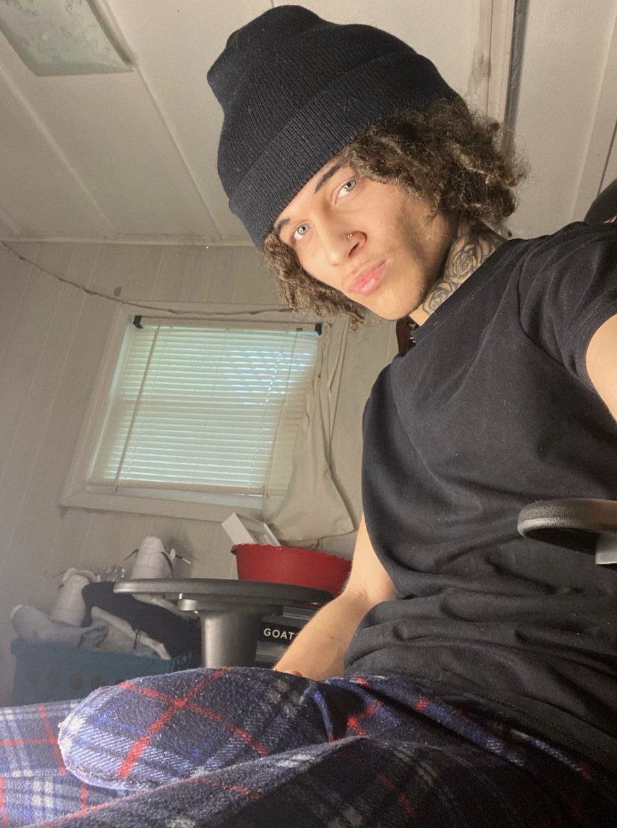 Just type "plz" and unlock the nudyz right now