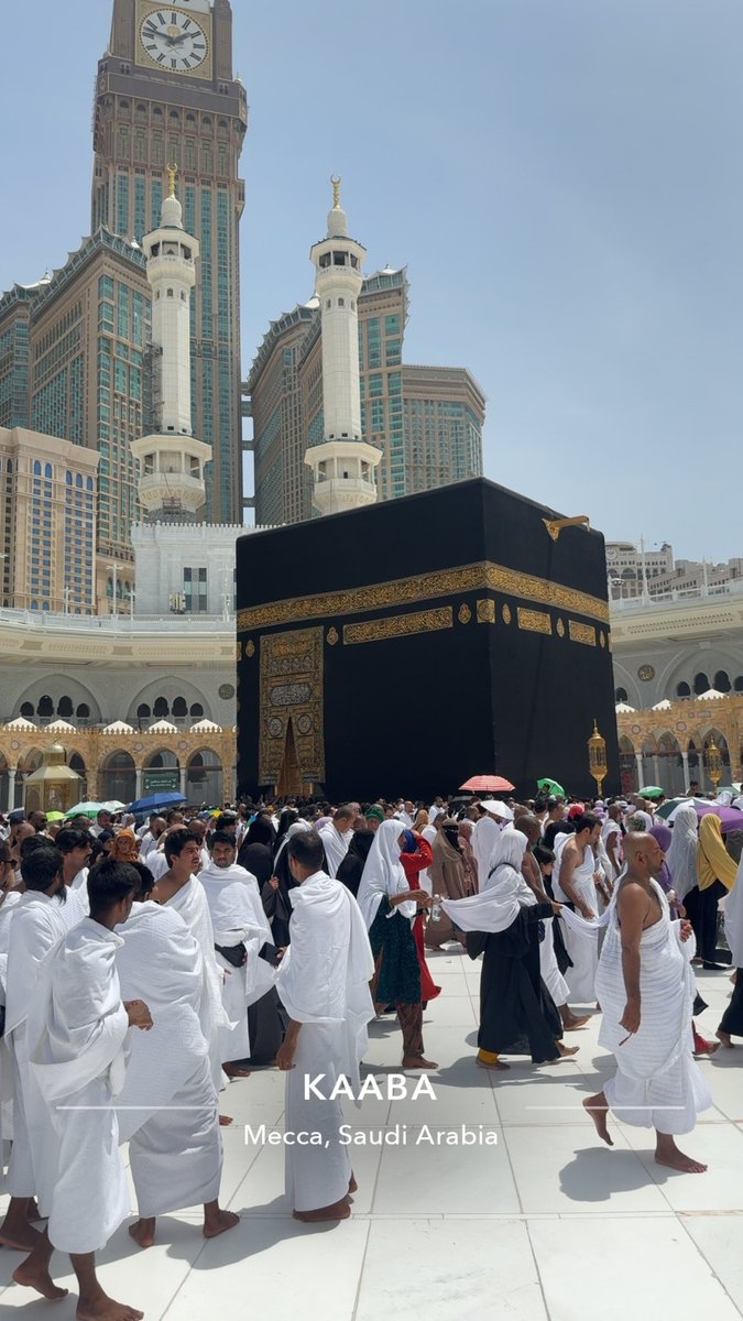 sauser07's tweet image. "يامن خزائن رزقه في قولِ كُن" 

ما مسّنا اليأس من رحمتك، موقنين أن اليدين لاتعود فارغة بعد رجاك، تُجزل العطايا وتكرم الهبات، كريمُ جواد، بيدك ملكوت السماوات والأرض، لايعجزك شيء سبحانك تولنا ودبّرنا ياربنا العظيم 

"أنت المغيثُ لمن ماتت عزائمهُ"
"أنت الرحيم ممن هداهُ التعبُ"