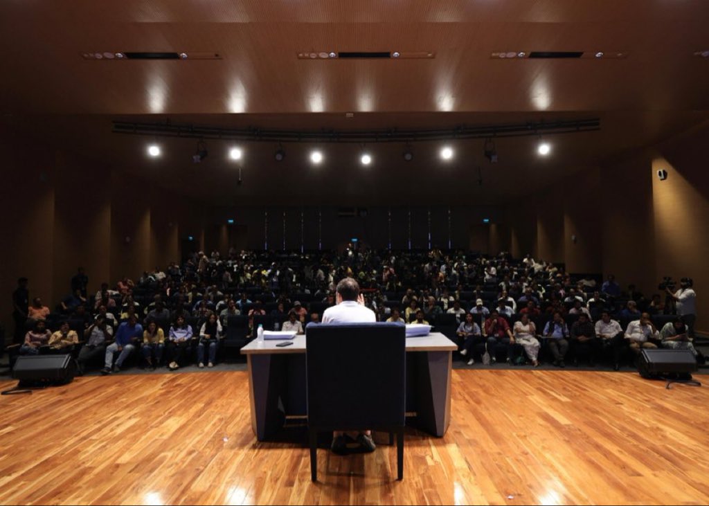 ऐसा साहस अभी सत्ता पक्ष के किसी नेता में नहीं है ।राहुल गांधी बहुजन समाज के लिए हितकारी होंगे ऐसा समझना अभी नादानी होगी ।वैसे आत्मविश्वास ग़ज़ब का है अभी ।