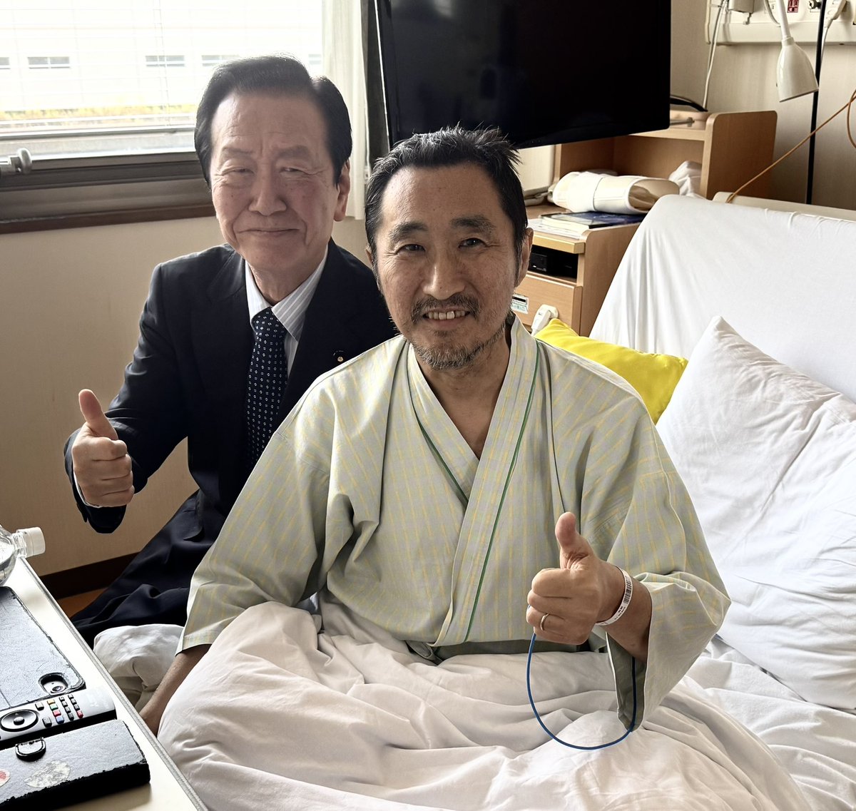 オヤジさんと石川知裕元衆議院議員のお見舞いに🌸
BOSSから一言　早く元気になって帰って来いと💁‍♂️
どんな言葉より効果があると感じたのは僕だけか👍
石川サン
みんな首を長くして待ってるからね🌈😊🎈