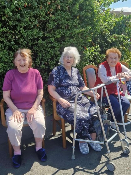 SomersetCare's tweet photo. We've got that Friday feeling! July has been bursting with summer fun,  from sizzling BBQs and vibrant beach parties to summer fêtes and fairs, a month full of sunshine and special memories! 🌭🎪

#ThatFridayFeeling #SummerVibes #BBQsAndBeachDays #CommunitySpirit https://t.co/W7xUWsCxQg