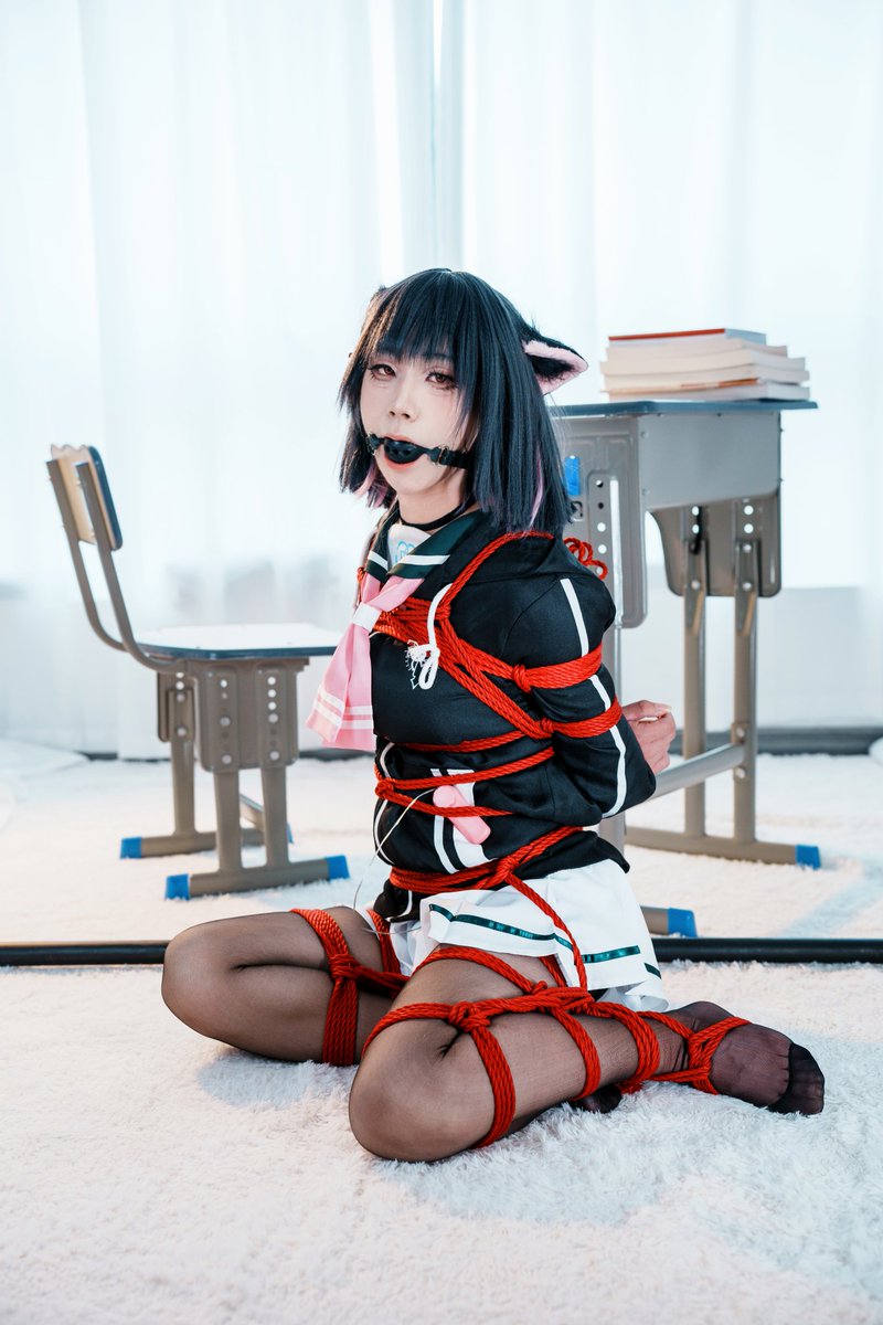 不要堵我嘴巴快放开我
摄影@YomemeChan
后期<a href="/Misaka01215/">雨落</a>
#绳子 #捆绑 #紧缚 #口球 #BlueArchive #杏山カズサ